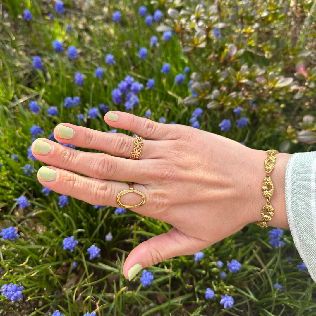 Oval ring